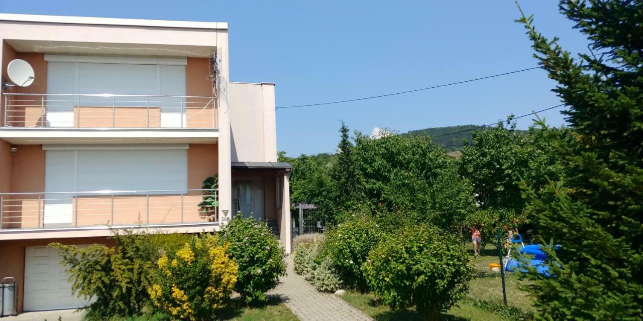 Ubytovani Marketa Перна Екстериор снимка